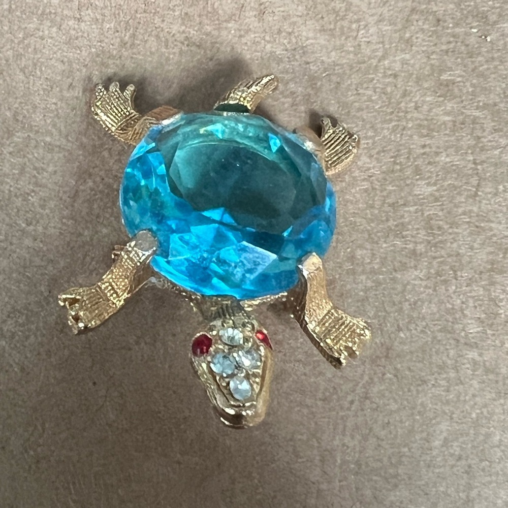Vintage Gold Tone Turtle Pin/Brooch With Red Eyes and Blue Round Glass Center